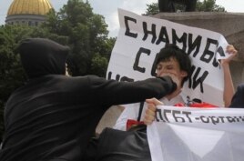 Во время гей-парада в Санкт-Петебурге, 2011