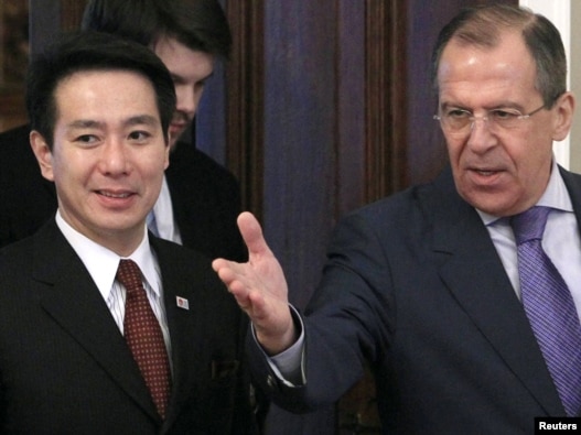 Foreign Minister Sergei Lavrov  (right) and his Japanese counterpart Seiji Maehara at a  meeting in Moscow.