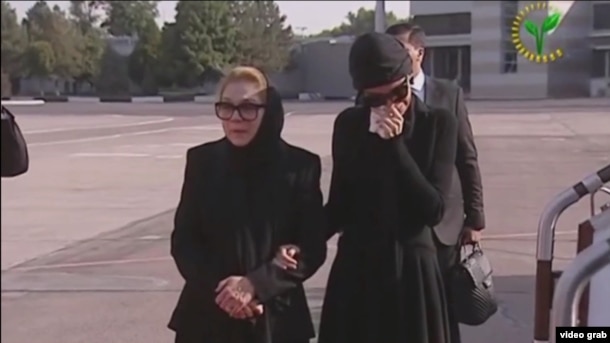 Вдова и дочь первого президента Узбекистана — Татьяна Каримова и Лола Каримова — на похоронах Ислама Каримова. Ташкент, 3 сентября 2016 года.