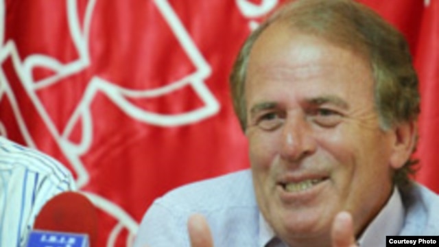 مصطفی دنیزلی (Mustafa Denizli).