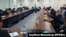 :Жазушы Бейбіт Қойшыбаевтың Қазақстандағы қуғын-сүргінге ұшыраған қайраткерлер туралы кітабының тұсаукесері. Алматы, 27 мамыр 2016 жыл.