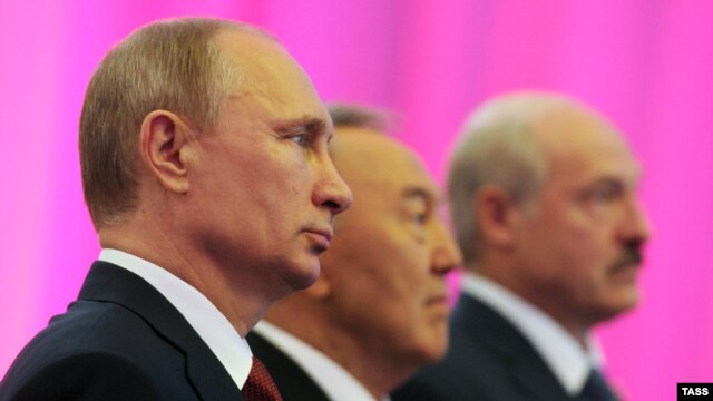 Владимир Путин, Нурсултан Назарбаев и Александр Лукашенко. Астана, 29 мая 2014 года