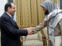 Al-Maliki (left) greets al-Shibani on March 22 (AFP)