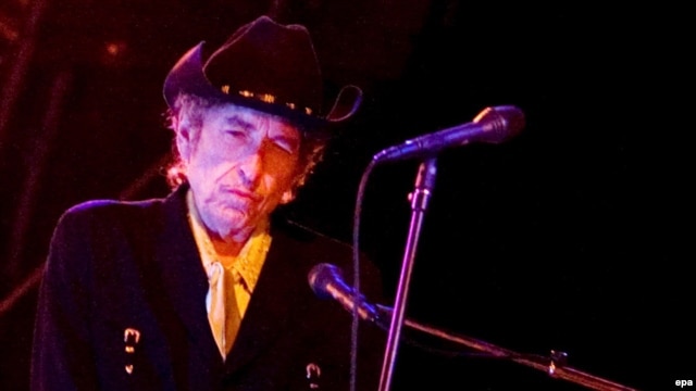 Bob Dylan has been criticized by Human Rights Watch 