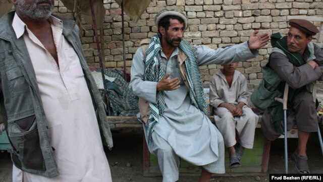 Atiq Wahidullah (center) says the government must provide more to the needy to win support.