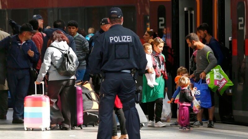 Австрия и Германия открыли границы для тысяч беженцев