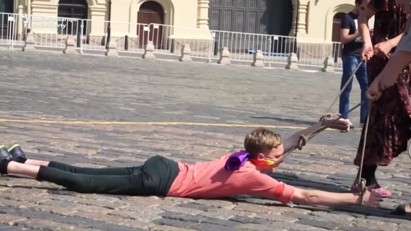 Disabled LGBT Activist Stages Dragging Protest In Red Square
