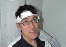 Kyrgyzstan - Edil Baisalov, leader of the nongovernmental organization coalition For Democracy and Civil Society in Kyrgyz National Hospital in Bishkek, April 13, 2006 (photo, courtesy of the Kyrgyz health ministry's press service)