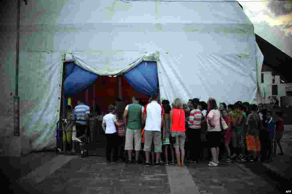 Muslims wait in line for their iftar meal, sponsored by several NGOs and international donors.