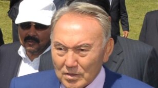 Президент Нұрсұлтан Назарбаев, Еңбекшіқазақ ауданындағы малшылар слетінде кездесуі. Алматы облысы, 27 шілде 2011 жыл.