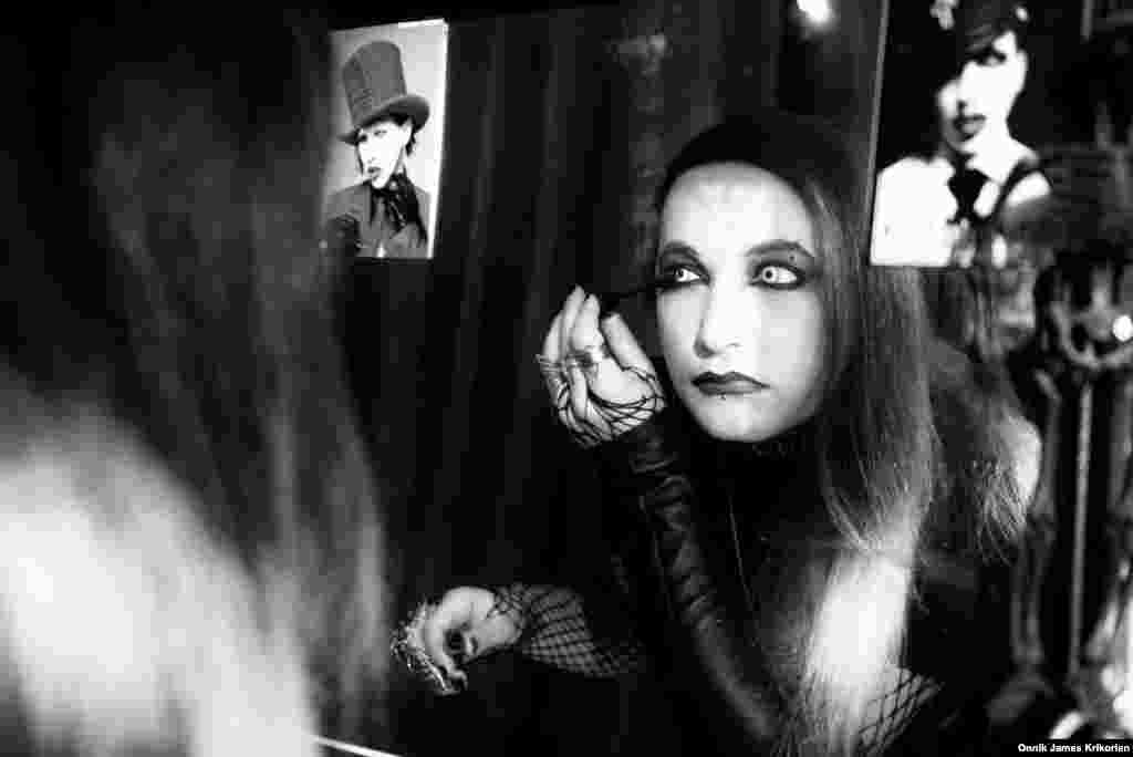 Sandro applies the final touches to his makeup.