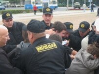 Police detaining Malady Front activists in September (RFE/RL)