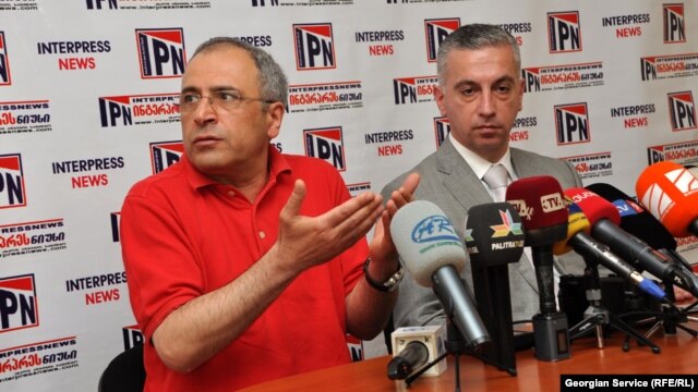 "სტერეო +"-ის დამფუძნებელი დავით ზილფიმიანი (მარცხნივ) და მე-9 არხის გენერალური დირექტორი კახა ბექაური