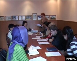 Активисты общенациональной социал-демократической партии «Азат». Талдыкорган, 1 февраля 2010 года.