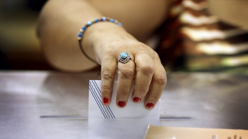На референдуме в Греции проголосовали около 35% избирателей