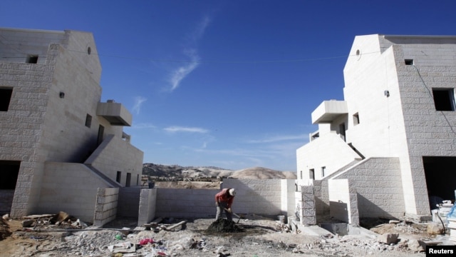 Radnik u jednom od novih jevrejskih naselja Maale Adumim u blizini Jerusalima