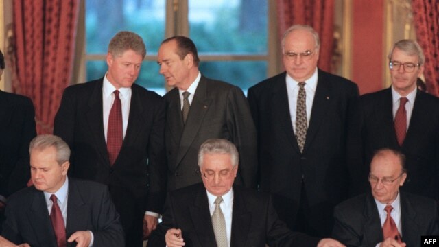 Potpisivanje Dejtonskog mirovnog ugovora u Parizu 14. decembra 1995. godine