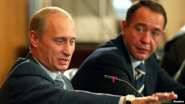 Lesin Vladimir Putinin birinci prezidentlik müddətində mətbuat naziri olmuşdu