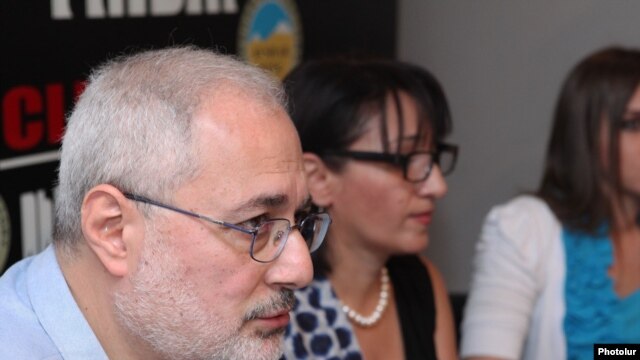 Armenia -- ARF MP Vahan Hovhannisyan and chairperson of the All-National Armenian Educational and Cultural Foundation Lilit Galstyan at a press conference. 18Sept., 1012guests in Friday press club