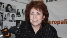 Olga Poalelungi în studioul Europei Libere la Chișinău