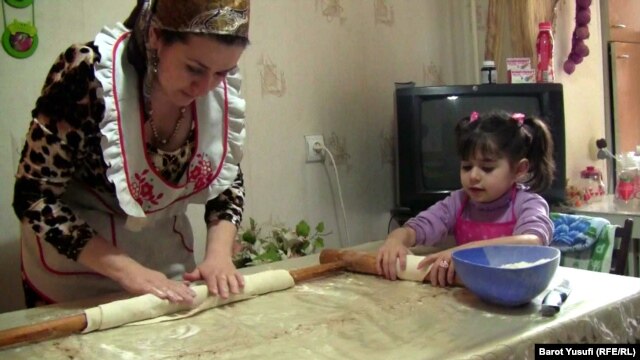 Shahnoz Komilzoda with her daughter, Mumtaz
