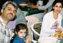 Fereshteh Dibaj (right) with husband Reza Montazami and their daughter (undated photo courtesy of Amnesty International) (Courtesy Photo)