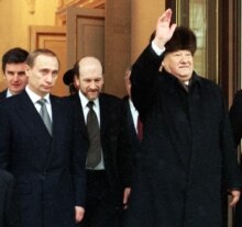 Russia - Boris Yeltsin (R) leaves Kremlin afetr official ceremony marking the transfer of power to Vladimir Putin (L), Moscow 31 December 1999 (Tass)