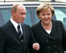 Germany -- Chancellor Angela Merkel (R) and Russian President Vladimr Putin in Dresden, 10Oct2006