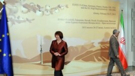 Shefja për politikë të jashtme të BE-së Catherine Ashton dhe negociatiori iranian Saeed Jalili në takimin e së martës për programin bërthamor të Iranit në Alamti të Kazakistanit