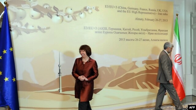 Shefja për politikë të jashtme të BE-së Catherine Ashton dhe negociatiori iranian Saeed Jalili në takimin e së martës për programin bërthamor të Iranit në Alamti të Kazakistanit