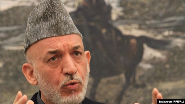 Președintele Hamid Karzai la o conferință de presă, în decembrie 2012
