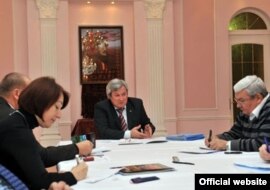 Türkmenistanyň Russiýa Federasiýasyndaky ilçihanasynda geçen metbugat konferensiýasy, 18-nji dekabr, 2009-njy ýyl.