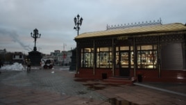 A jewelry kiosk outside Christ the Savior Cathedral in Moscow