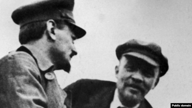 Lav Trocki (L) i Lenjin u Moskvi, januar 1920. godine  