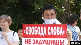 «Баспасөз бостандығын бірге қорғайық!» акциясы. Алматы, 24 маусым 2009 жыл.