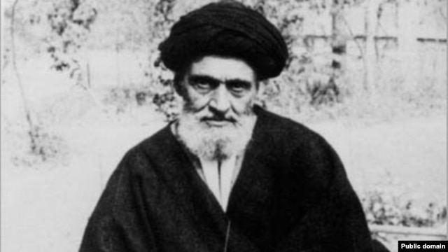 آیت الله ابوالقاسم کاشانی پیش از ۲۸ مرداد راه خود را از محمد مصدق جدا کرد و به صف مخالفان وی پیوست.