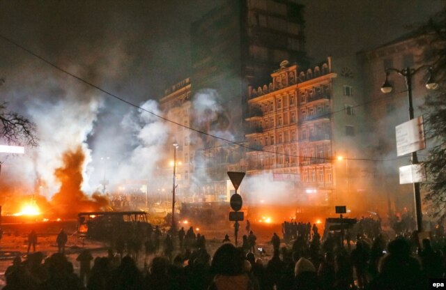 Вулиця Грушевського у ніч на 21 січня 2014 року