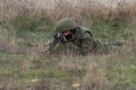 Қырымдағы "ресейшіл" әскердің жауынгері. Украина, 4 наурыз 2014 жыл.