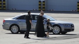Angelina Jolie po dolasku na sarajevski aerodrom