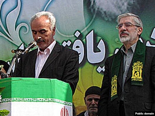 محسن نریمان به همراه میرحسین موسوی