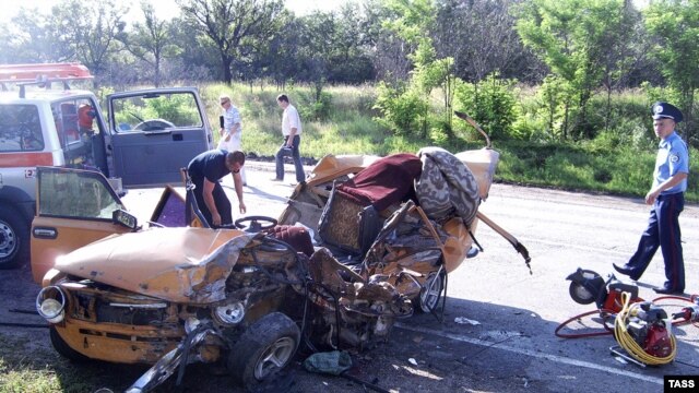 Ukraine's political and other elites very often treat the country's roads as their own private racetrack. (file photo)
