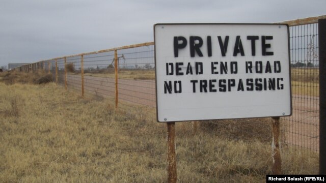 The sign by the road to the Shattos' house is clear. Their answering machine says, "If this is a reporter or a news agency, we have no comment."