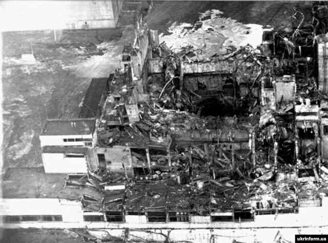 Чорнобильська АЕС після вибуху. 26 квітня 1986 року
