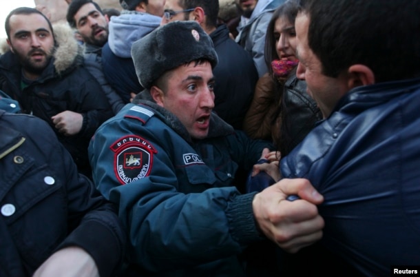 Столкновения у посольства России в Ереване, январь 2015 года