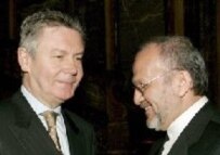 Manuchehr Mottaki (right) with Belgian Foreign Minister Karel De Gucht on 20 February (epa)