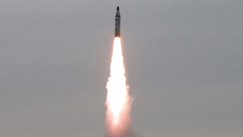 Северная Корея произвела запуск баллистической ракеты с подводной лодки