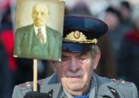 A retired officer marking Defenders of the Fatherland Day in 2005 (epa)