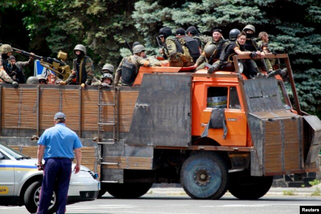 Украинские войска в Мариуполе, 13 июня 2014 года