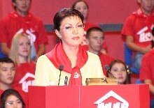 Kazakhstan/Personalities - Dariga Nazarbaeva, the eldest daughter of Kazakh President Nursultan Nazarbaev head of the Asar Party, speaking at Asar party meeting, November 2005
