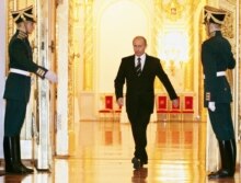 Russia – Politics – President Vladimir Putin (portrait) passes guards as he enters St. George's Hall in the Kremlin, Moscow, 04Nov2006